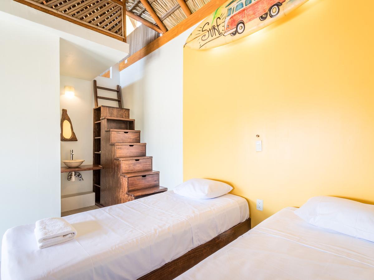 Experiencia Surf Camp Hostel Brisas de Zicatela ภายนอก รูปภาพ
