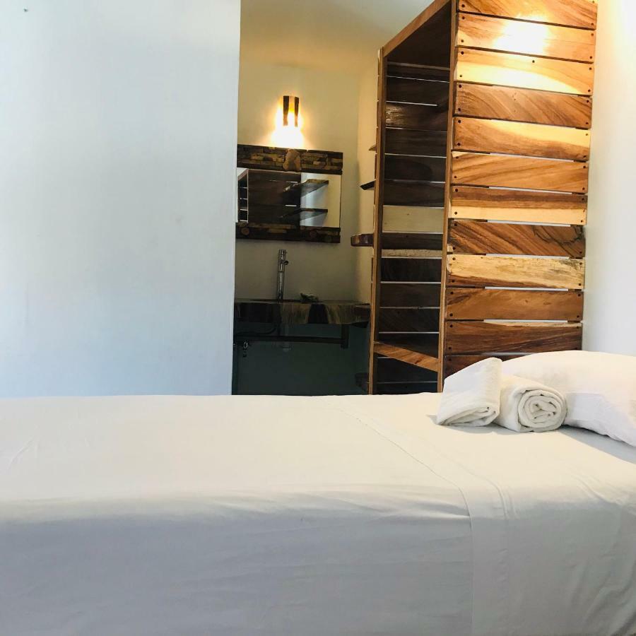 Experiencia Surf Camp Hostel Brisas de Zicatela ภายนอก รูปภาพ