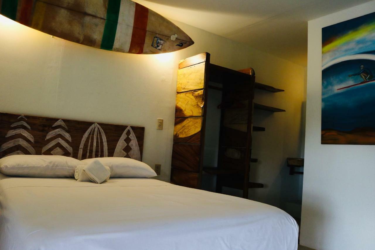 Experiencia Surf Camp Hostel Brisas de Zicatela ภายนอก รูปภาพ