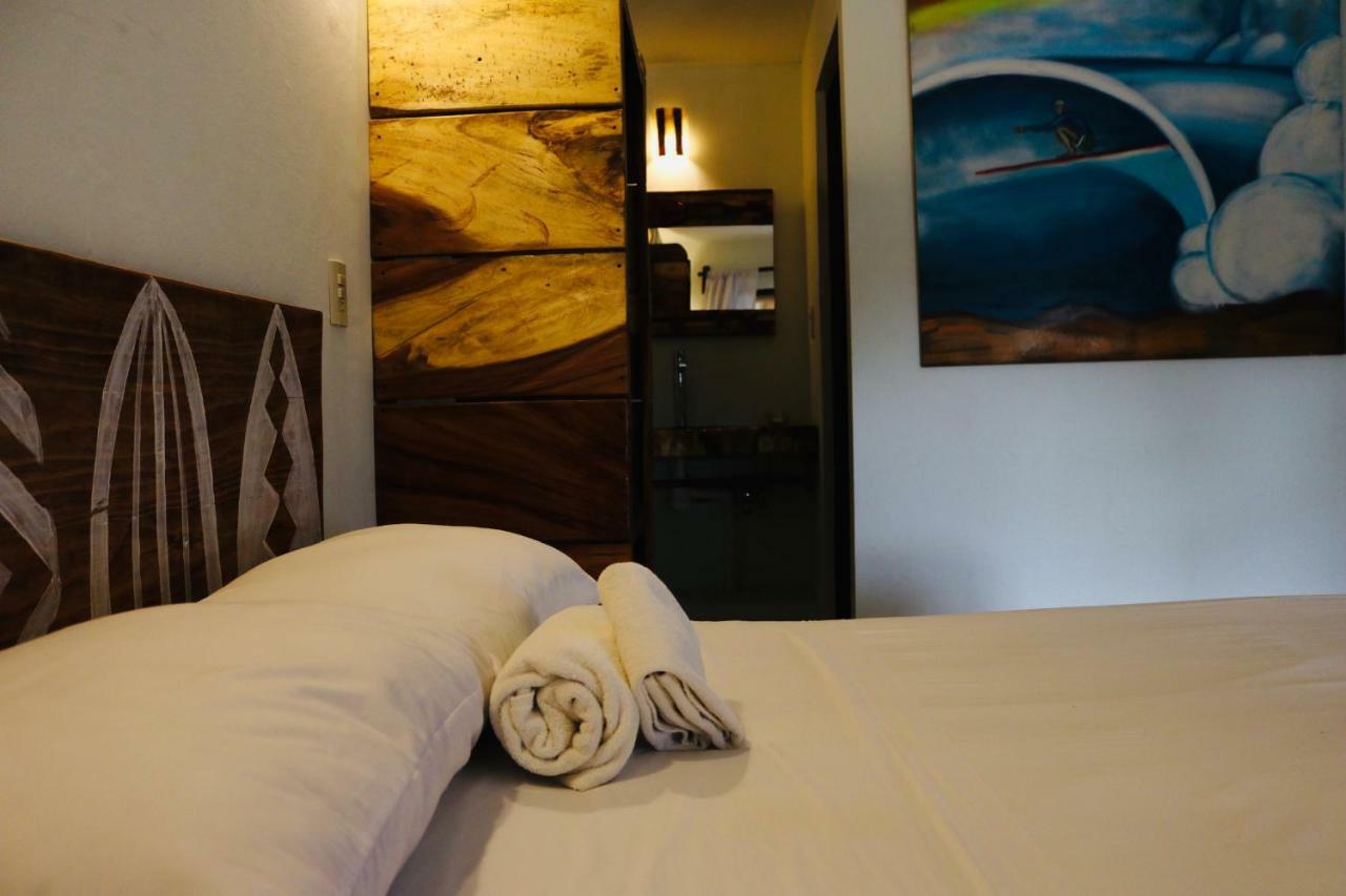 Experiencia Surf Camp Hostel Brisas de Zicatela ภายนอก รูปภาพ