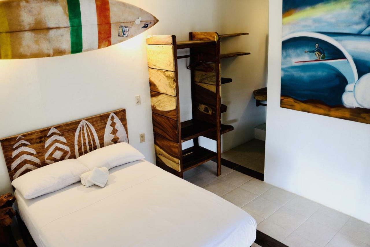 Experiencia Surf Camp Hostel Brisas de Zicatela ภายนอก รูปภาพ