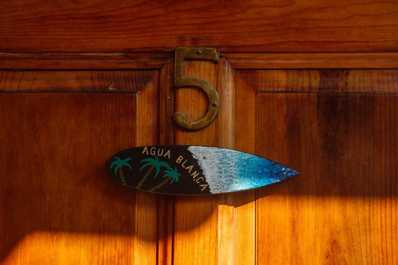 Experiencia Surf Camp Hostel Brisas de Zicatela ภายนอก รูปภาพ