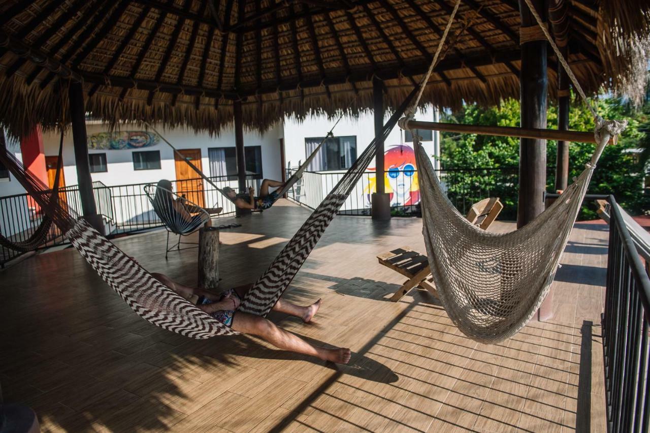 Experiencia Surf Camp Hostel Brisas de Zicatela ภายนอก รูปภาพ