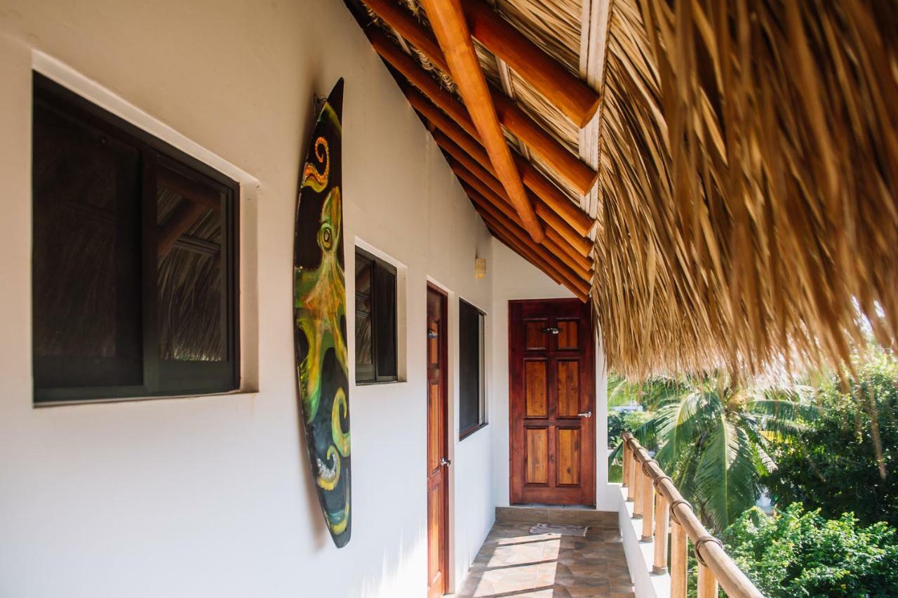 Experiencia Surf Camp Hostel Brisas de Zicatela ภายนอก รูปภาพ