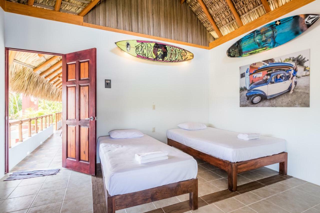 Experiencia Surf Camp Hostel Brisas de Zicatela ภายนอก รูปภาพ